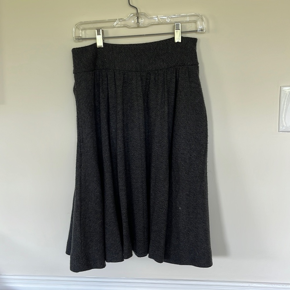 Beautiful full skirted wool poly blend banana republic skirt